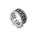 Anillo ancho vintage de acero inoxidable con circonitas blancas y patrones de rombos geométricos - US 7 / Color Acero