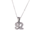 Silberne Edelstahlkette mit glitzerndem, strassbesetztem Anhänger mit der Nummer 92 - Nummer 92 / Silber