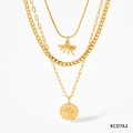 Collier à plusieurs rangs en acier inoxydable doré avec pendentifs soleil et étoile - Plaqué Or 14K (KCD762)