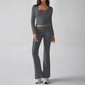 Ensemble tricoté deux pièces gris foncé avec haut à col carré et pantalon évasé - S / Gris Brillant
