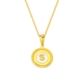 Collier en acier titane doré avec pendentif rond en nacre et la lettre S gravée - Lettre S(S-P005-S)