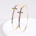 Orecchini a cerchio dorati con pendente a croce e cristalli multicolori incastonati - Colorato