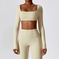 Conjunto de yoga de dos piezas con top crema de manga larga y leggings de talle alto - S / Albaricoque Avena