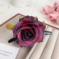 Elegante molletta per capelli con rosa sfumata viola scuro su una scatola per gioielli - Rosso Porpora Scuro