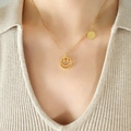 Collar dorado minimalista con colgante de carita sonriente y grabado de Good Luck - 39+5cm / Dorado