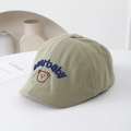 Detail van bearbaby borduurwerk en berenkop op de katoenen baret voor kinderen - 50cm (1-3 jaar) / Groen