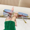 Lunettes de soleil carrées sans monture avec verres dégradés bleus et branches en bois - Monture Or Verre Dégradé Bleu