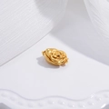 Eleganter goldener Rosenblüten-Verschluss für DIY-Schmuck auf weißem Hintergrund - Goldene Rosenblüte Verschluss