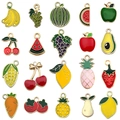 Ciondoli a forma di frutta in smalto colorato con placcatura in oro e fragole e banane - Set di 20 Pezzi di Frutta Smaltata Mista