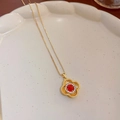 Elegante collana con ciondolo a forma di fiore, agata rossa e finitura dorata - Fiore a Quattro Petali con Cornice di Rubini (50# Collana-Rosso-Placcatura in Oro Vero)