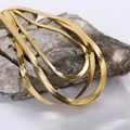 Collane a maglia piatta a serpente in acciaio inossidabile dorato su un blocco di pietra - 45+5cm Oro-4mm