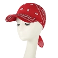 Gorra bandana roja con estampado de cachemira y lazos largos vista desde el lado - 55-58cm / Rojo