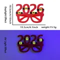 Rote fluoreszierende 2026 Neujahrsbrille mit Neon-Leuchteffekt und Maßangaben - Leuchtende Weihnachtsbrille / 2026 Gürtel Brillen Stil