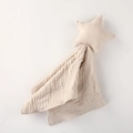 Vue détaillée du doudou en mousseline de coton beige avec sommet en forme d'étoile - 40*40cm / Khaki Étoile