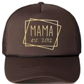 Λεπτομέρεια εκτύπωσης Mama est. 2012 με χρυσό γκλίτερ σε καφέ καπέλο τύπου trucker - Ένα μέγεθος / Καφέ