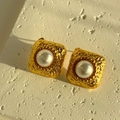 Orecchini vintage quadrati in acciaio placcati oro 18k con perla e texture martellata - Oro