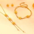 Elegantes Set aus 18k vergoldetem Edelstahl mit Gänseblümchen-Halskette und Ohrringen - Gänseblümchen 3-teiliges Schmuckset (D104-T101-B110)