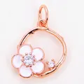 Pendentif fleur en or rose avec émail blanc et pierres de zircone étincelantes - Style R / Or rose
