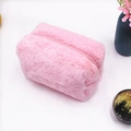 Dolce borsa cosmetica rosa in peluche con morbida ecopelliccia e cerniera abbinata - Rosa