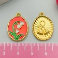 Ciondoli ovali con mughetto in smalto rosso e campanelli d'oro con righello di misura - 22x16mm / Mughetto Rosso