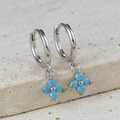 Detailed close-up of S925 sterling silver four-leaf flower earrings with turquoise beads - Silver-Blue