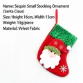 Calza natalizia rossa con motivo Babbo Natale 3D e dettagli in paillettes verdi - Calzino con Paillettes-Babbo Natale