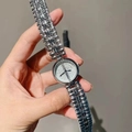 Elegante reloj de pulsera plateado para mujer con esfera blanca redonda y correa de metal - Plateado
