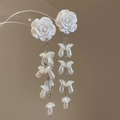 Boucles d'oreilles élégantes à pampilles fleurs blanches et gouttes de perles - Gland de Fleur de Cloche à Base de Rose (19#)