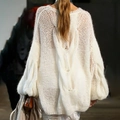 Dettaglio maglione oversize bianco a trecce con morbida consistenza in mohair - Taglia unica / Bianco