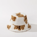 Primer plano de sombrero de pescador en felpa sherpa blanca con dibujos de ositos - M (56-58cm) / Blanco