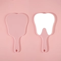 Set aus zwei rosa handspiegeln in zahnform mit vorder- und rückansicht und griff - Klein / Rosa