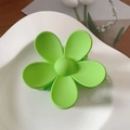 Matte grass green flower hair claw clip with five rounded petals on a white tray - 7cm / Green