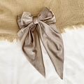 Elegante lazo para el pelo en terciopelo beige con cintas largas y fondo de textura - 4# Caqui