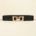 Détail d'une ceinture élastique noire avec une boucle en métal doré poli brillante - Fermoir Carré Noir
