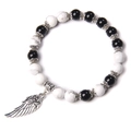 Perlenarmband mit schwarzen Achaten, weißen Howlithsteinen und Silberflügel-Anhänger - Schwarzes Glas