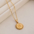 Collar de acero inoxidable chapado en oro 18K con colgante redondo texturizado y la letra B - B (Con Cadena)