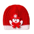 Détail du bonnet en tricot pour bébé avec écusson bonhomme de neige 3D et textures rouges - Bonhomme de Neige Flocon (雪花帽海盗)