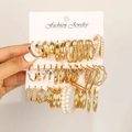 Golden earrings set with pearls and geometric C-shapes on display card - Gold C-Shape Pearl Geometric Chain Style (5816501HB)