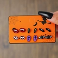 Set mit 12 Halloween-Ohrsteckern mit Fledermäusen und Särgen auf Motivkarte - Lippen Und Sarg Kollektion (E1471-1)