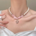Collar de perlas de estilo francés con lazo de satén rosa y colgante de corazón y cruz - Corazón de Cruz de Perlas de Plata Antigua (K-319)