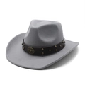 Dettaglio cappello da cowboy grigio con fascia in pelle marrone e stemma di toro - M (56-58cm) / Grigio