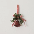 Weihnachtsglocke mit Tannennadeln und rotem Tartan-Band auf rustikaler Metallglocke - Nordmanntanne Glockenanhänger - Rot