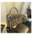 Sac à main léopard élégant avec boucle argentée et bandoulière amovible - Jaune
