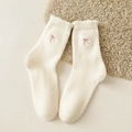 Gemütliche weiße Fleeclesocken mit rosa Schleifenstickerei für warme Winterfüße - Kurzer Stil Schleife