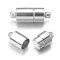 Makroaufnahme silberner Magnetverschlüsse für DIY-Schmuck in offenem und geschlossenem Zustand - Zylinderform 19*7mm