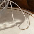 Elegante collana di perle bianche da 2mm su piatto di ceramica per un look di lusso - 2mm Bianco