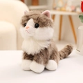 Niedliche Plüschkatze in grau-weißer Sitzposition mit realistischem weichem flauschigem Fell - 20cm / Getigerte Hauskatze