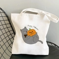 Détail d'un sac cabas d'Halloween avec imprimé chat et citrouille sur une chaise - Happy Halloween Chat Style 7