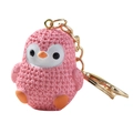Süßer rosa Pinguin Schlüsselanhänger aus Kunstharz mit Textur und goldener Kette - Harz Anhänger mit Ring / Rosa