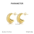 Detalle de pendientes en C dorados con textura de panal, pedrería y tamaño de 22x17mm - Dorado (KE113817-KFC)